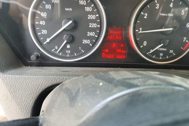 Used BMW X5 2009 xDrive30i Leading Model Odometer Close Up