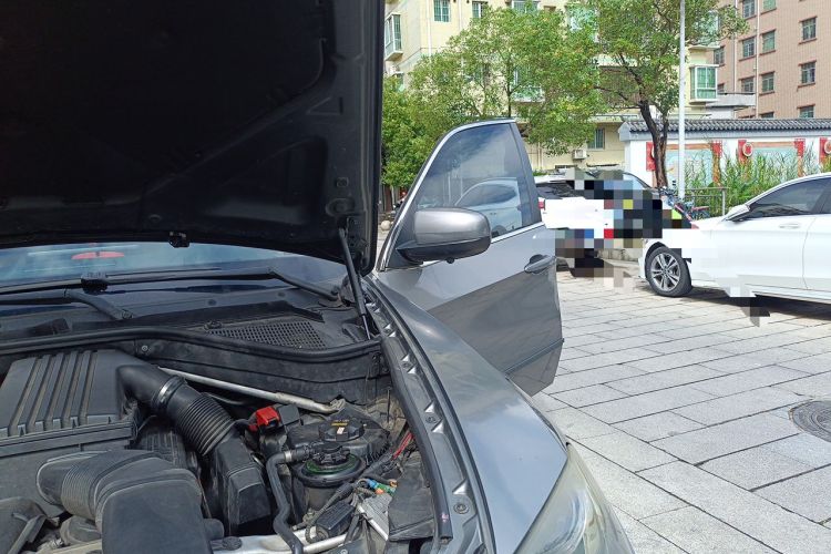 Used BMW X5 2009 xDrive30i Luxury Edition Engine Bay Left