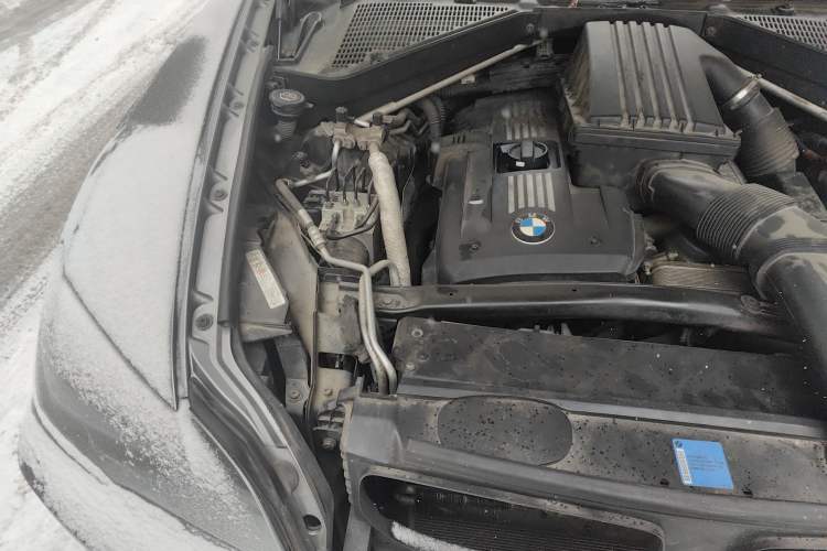 Used BMW X5 2009 xDrive30i Luxury Edition Engine Bay Right