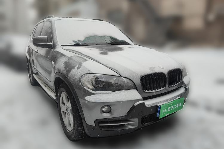 Used BMW X5 2009 xDrive30i Luxury Edition Front Right 45 Deg