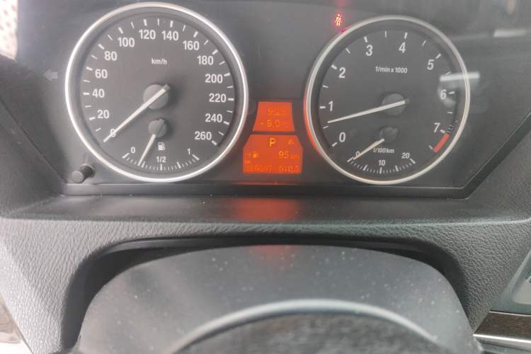 Used BMW X5 2009 xDrive30i Luxury Edition Odometer Close Up