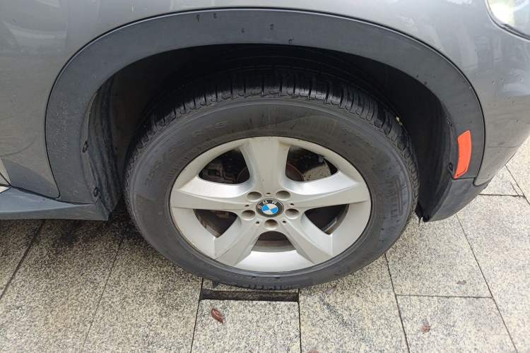 Used BMW X5 2009 xDrive30i Luxury Edition Right Front Wheel Hub