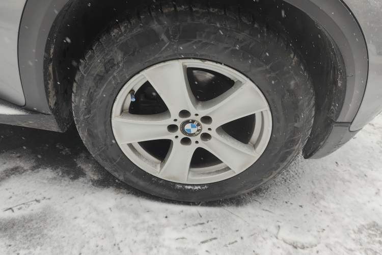 Used BMW X5 2009 xDrive30i Luxury Edition Right Front Wheel Hub