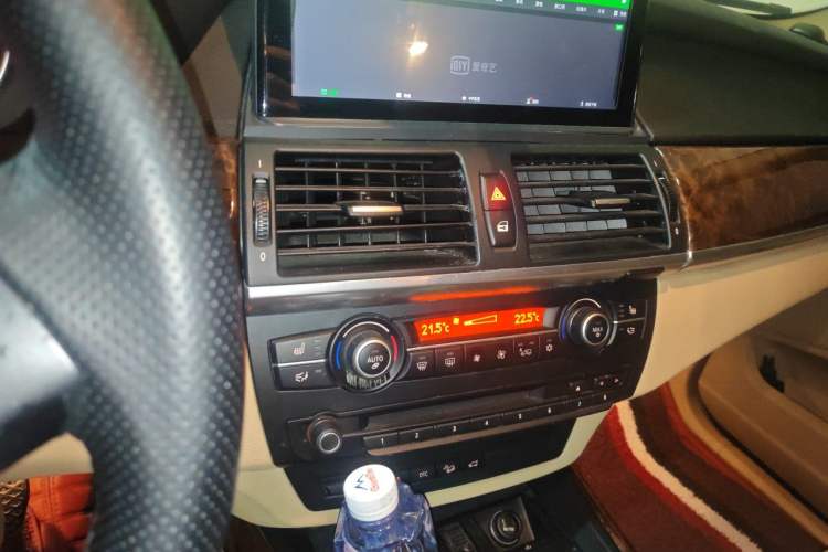Used BMW X5 2009 xDrive30i Luxury Edition Audio And AC Panel