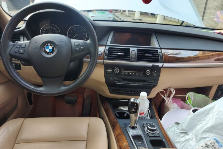 Used BMW X5 2009 xDrive30i Leading Model Center Console