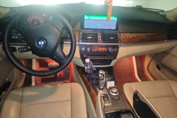 Used BMW X5 2009 xDrive30i Luxury Edition Center Console