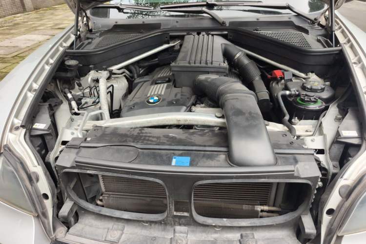 Used BMW X5 2009 xDrive30i Leading Model Engine Bay