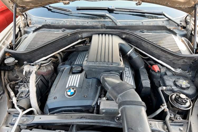 Used BMW X5 2009 xDrive30i Leading Model Engine Bay