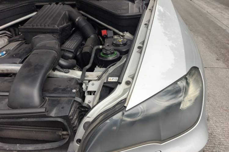 Used BMW X5 2009 xDrive30i Leading Model Engine Bay Left