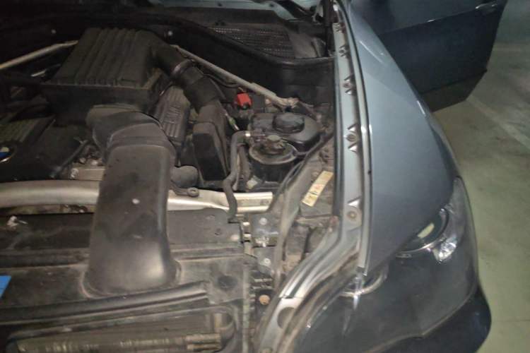 Used BMW X5 2009 xDrive30i Luxury Edition Engine Bay Left