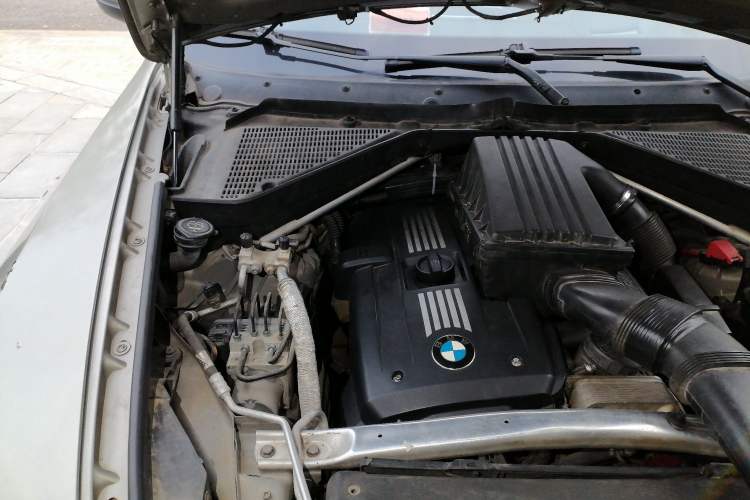 Used BMW X5 2009 xDrive30i Luxury Edition Engine Bay Right