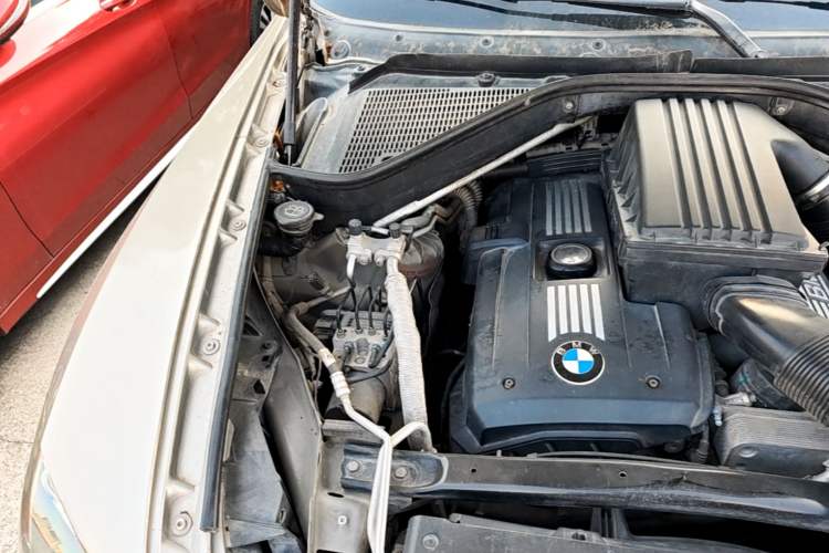 Used BMW X5 2009 xDrive30i Leading Model Engine Bay Right