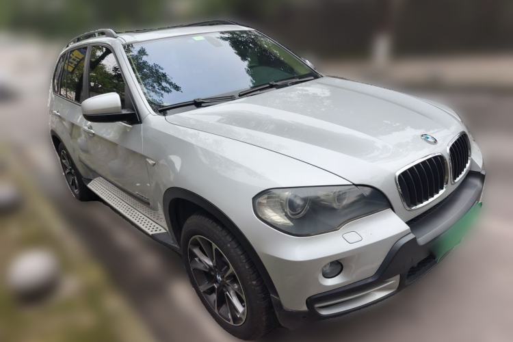 Used BMW X5 2009 xDrive30i Leading Model Front Right 45 Deg