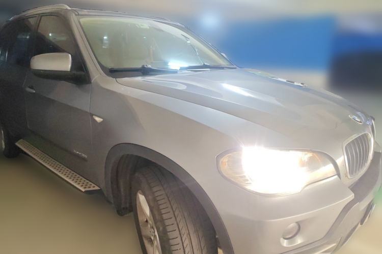 Used BMW X5 2009 xDrive30i Luxury Edition Front Right 45 Deg