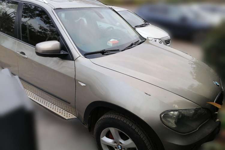 Used BMW X5 2009 xDrive30i Luxury Edition Front Right 45 Deg
