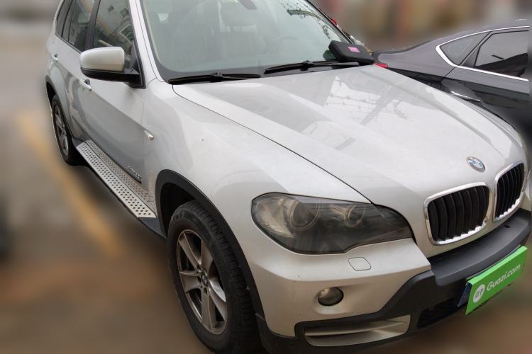 Used BMW X5 2009 xDrive30i Leading Model Front Right 45 Deg