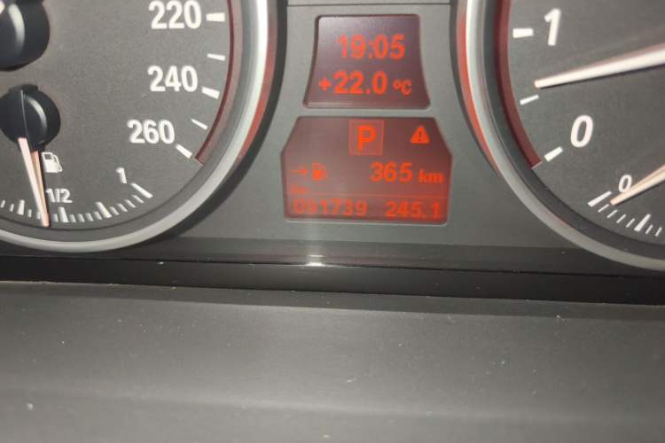 Used BMW X5 2009 xDrive30i Leading Model Odometer Close Up