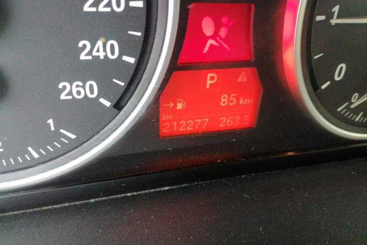 Used BMW X5 2009 xDrive30i Luxury Edition Odometer Close Up