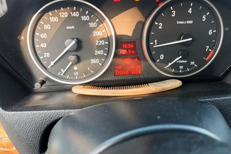 Used BMW X5 2009 xDrive30i Leading Model Odometer Close Up