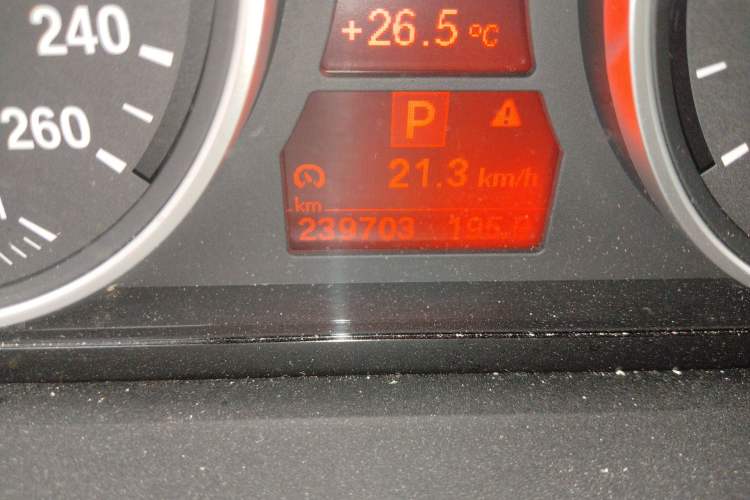 Used BMW X5 2009 xDrive30i Leading Model Odometer Close Up
