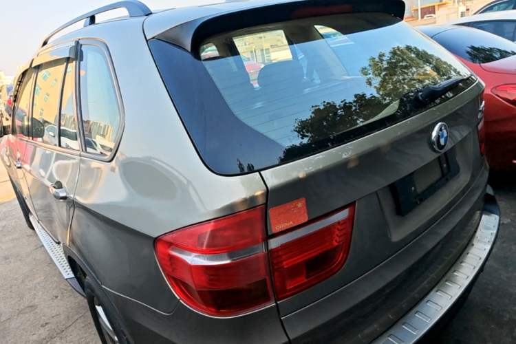 Used BMW X5 2009 xDrive30i Leading Model Rear Left 45 Deg
