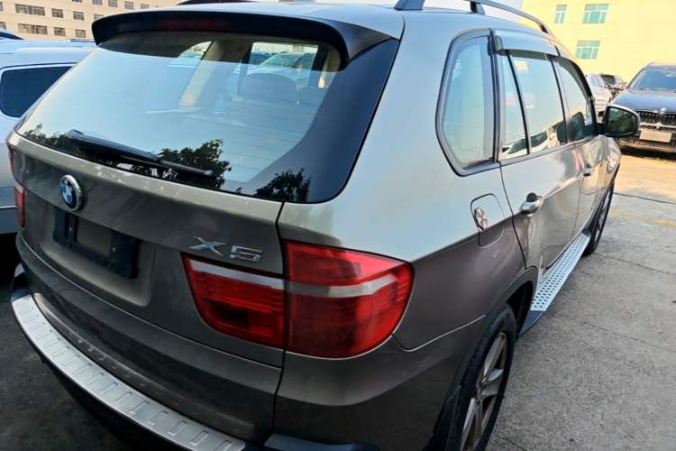Used BMW X5 2009 xDrive30i Leading Model Rear Right 45 Deg