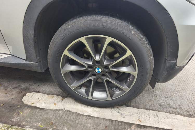 Used BMW X5 2009 xDrive30i Leading Model Right Front Wheel Hub