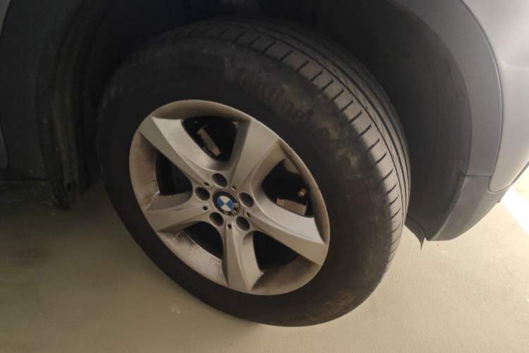Used BMW X5 2009 xDrive30i Luxury Edition Right Front Wheel Hub