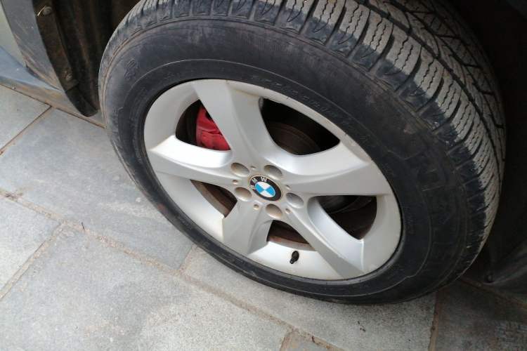 Used BMW X5 2009 xDrive30i Luxury Edition Right Front Wheel Hub