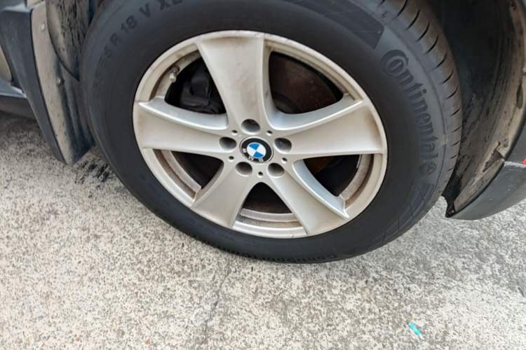Used BMW X5 2009 xDrive30i Leading Model Right Front Wheel Hub