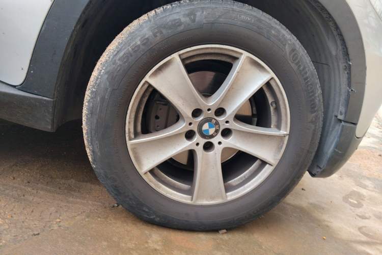 Used BMW X5 2009 xDrive30i Leading Model Right Front Wheel Hub