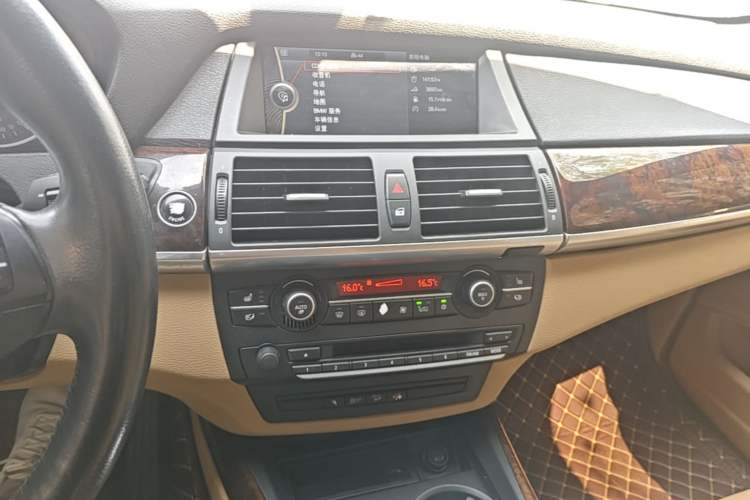 Used BMW X5  Audio And AC Panel