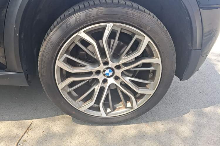 Used BMW X5  Right Front Wheel Hub