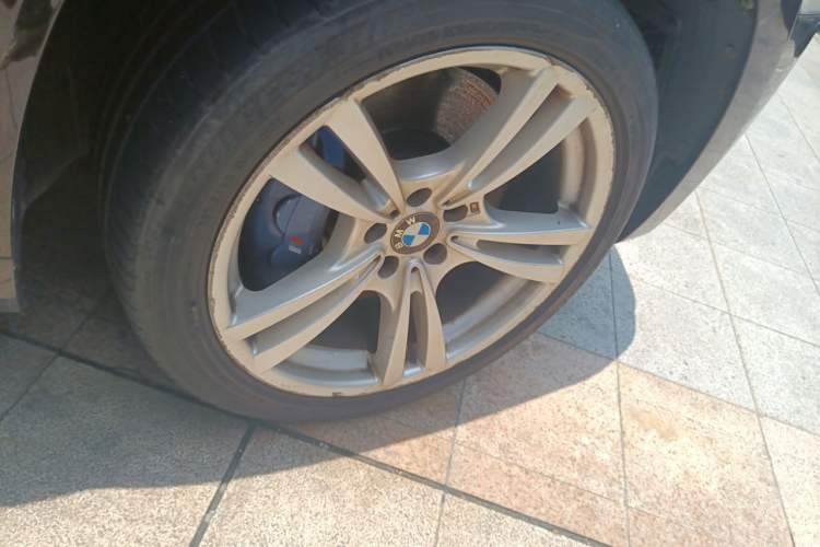 Used BMW X5 2010 X5 M Right Front Wheel Hub