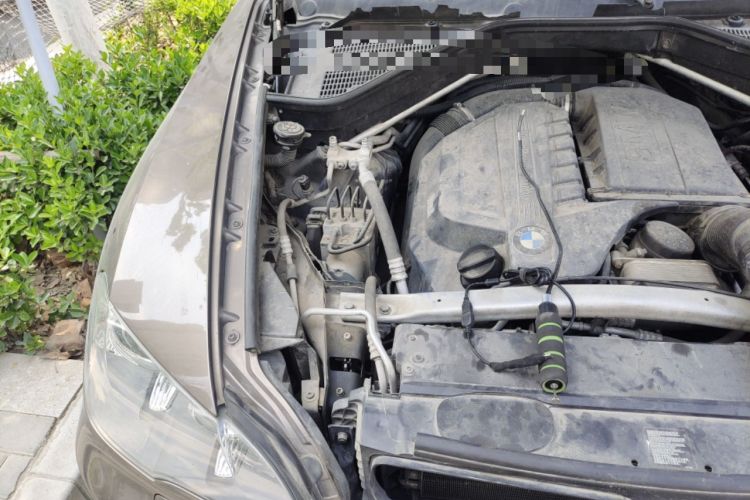 Used BMW X5 2010 3.0si U.S. specification Engine Bay Right