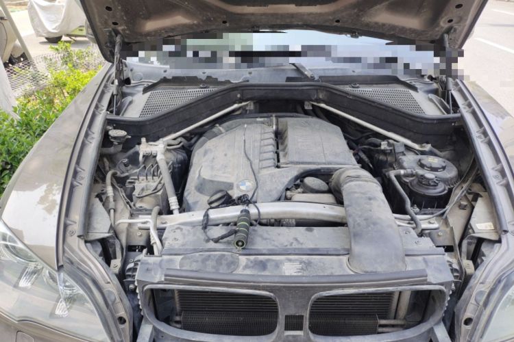 Used BMW X5 2010 3.0si U.S. specification Engine Bay