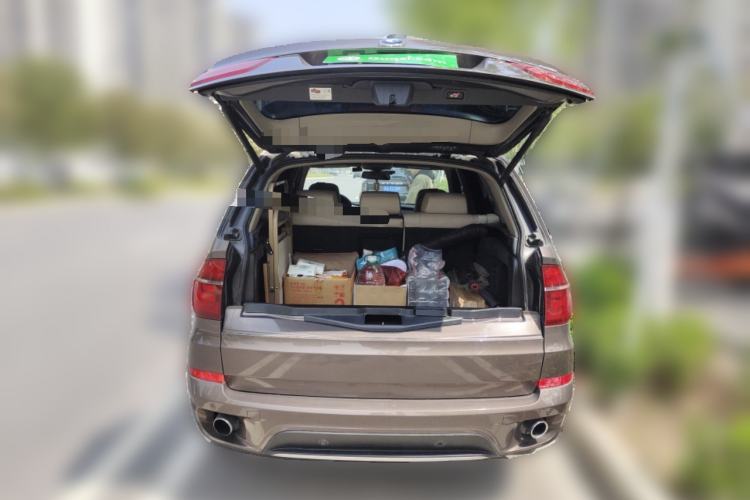 Used BMW X5 2010 3.0si U.S. specification Trunk