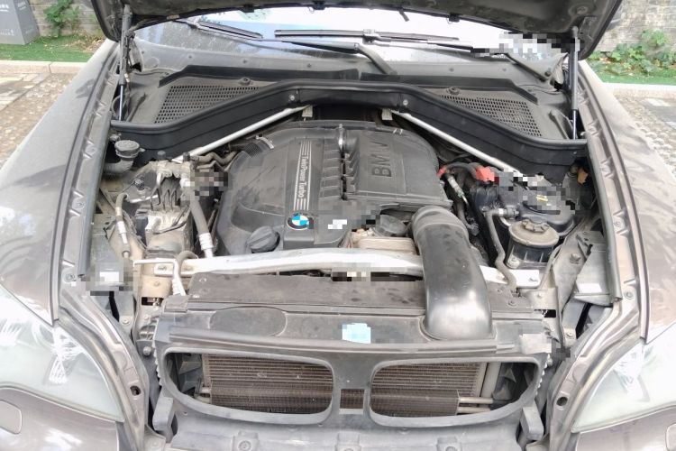 Used BMW X5  Engine Bay