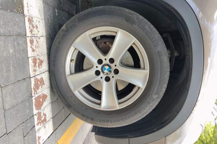 Used BMW X5  Right Front Wheel Hub