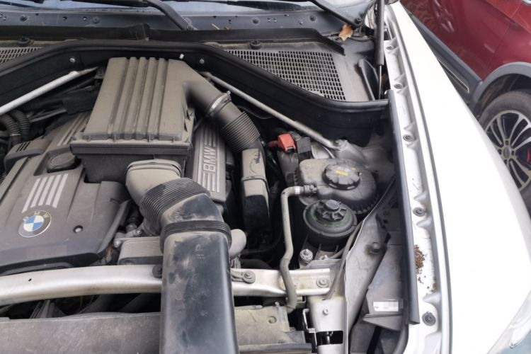 Used BMW X5 2010 xDrive30i Luxury Edition 10th Anniversary Model Engine Bay Left