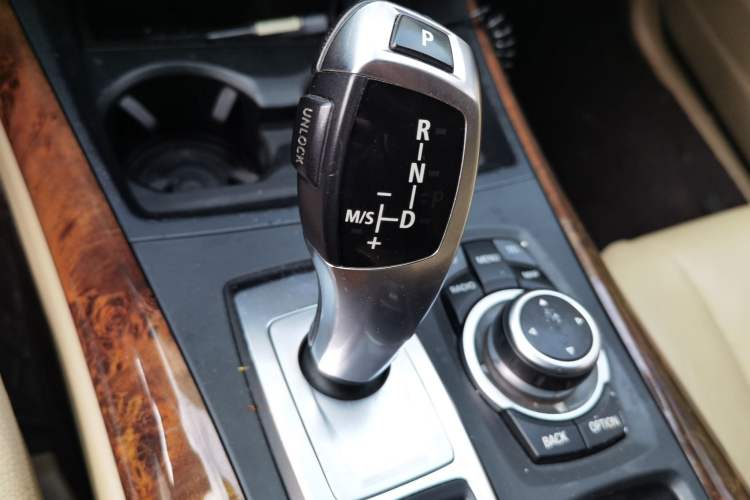 Used BMW X5 2010 xDrive30i Luxury Edition 10th Anniversary Model Gear Lever
