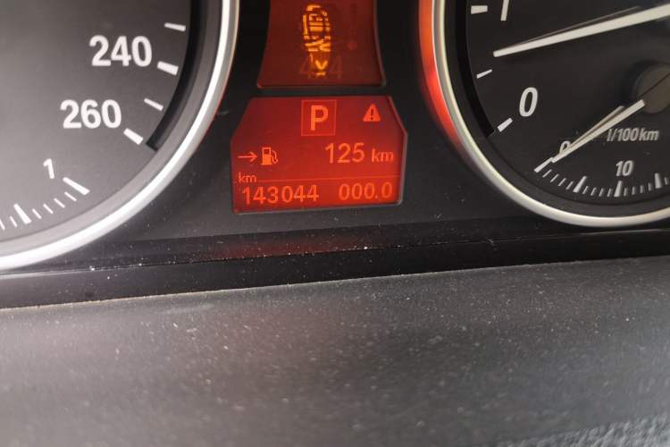 Used BMW X5 2010 xDrive30i Luxury Edition 10th Anniversary Model Odometer Close Up