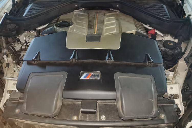 Used BMW X5 2010 X5 M Engine Bay
