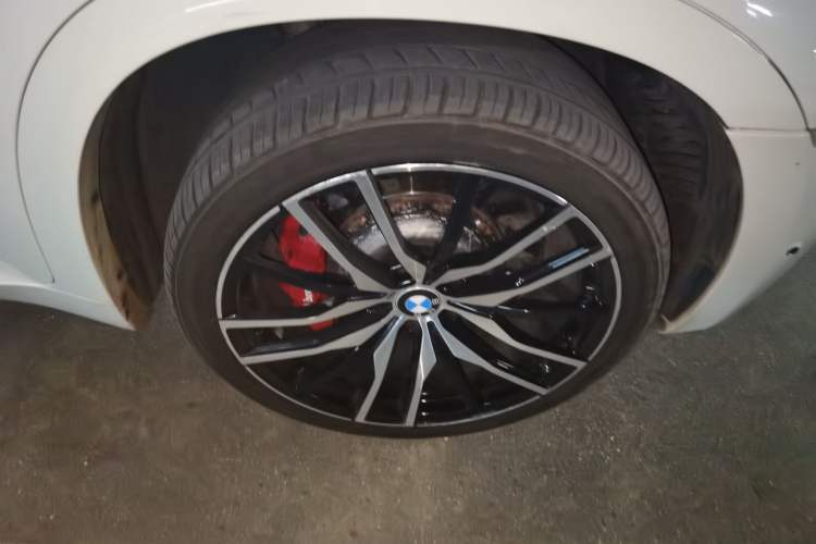 Used BMW X5 2010 X5 M Right Front Wheel Hub