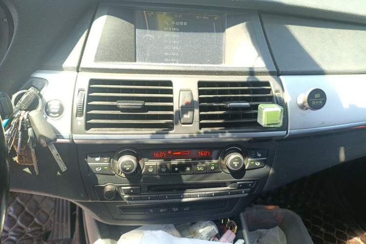 Used BMW X5 2011 xDrive35i Middle East version 5-seater Audio And AC Panel