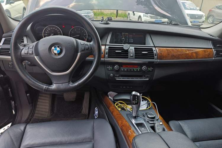 Used BMW X5 2011 xDrive35i Leading Model Center Console
