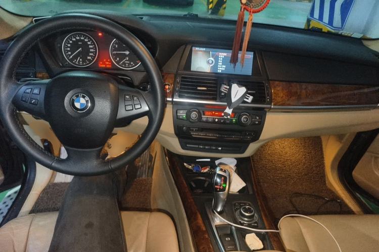 Used BMW X5 2011 xDrive35i Luxury Model Center Console