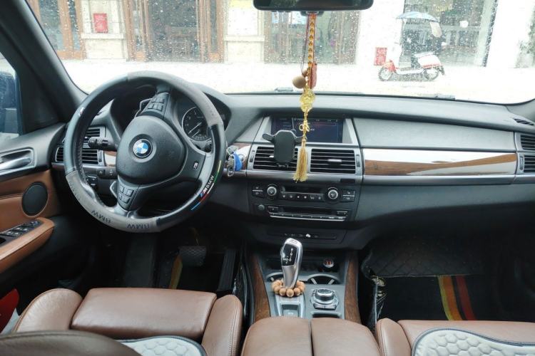Used BMW X5 2011 xDrive50i Luxury Model Center Console