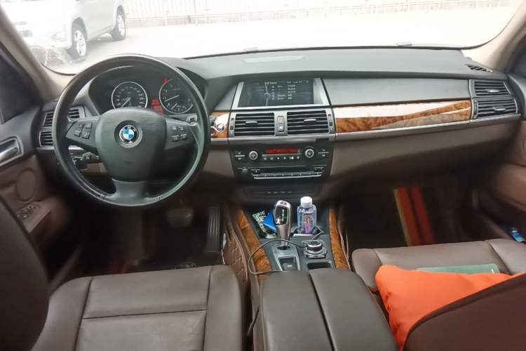 Used BMW X5 2011 xDrive35i Leading Model Center Console