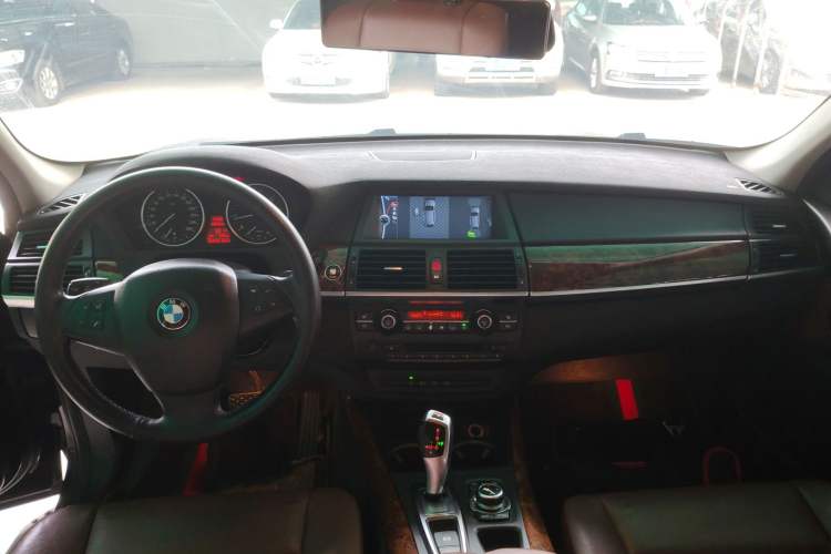 Used BMW X5 2011 xDrive35i Leading Model Center Console